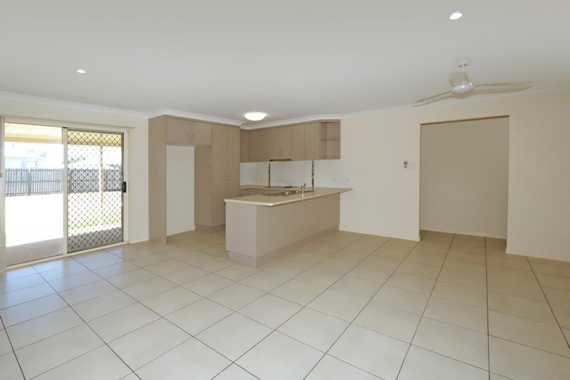 Photo - 15 Justin Street, Gracemere QLD 4702 - Image 4