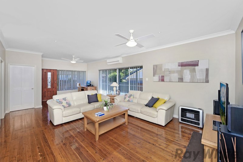 Photo - 15 Kalele Avenue, Budgewoi NSW 2262 - Image 4