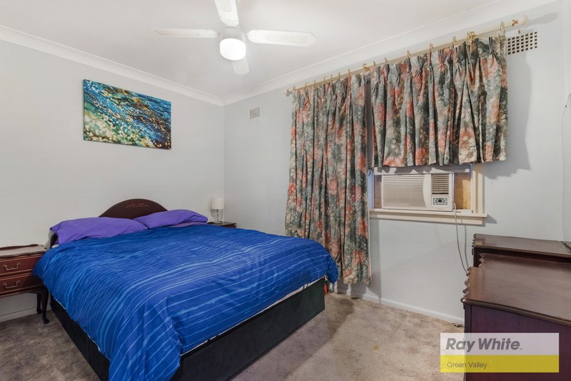 Photo - 15 Kaluga Street, Busby NSW 2168 - Image 4