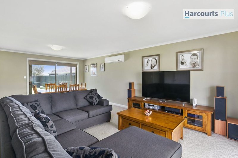 Photo - 15 Kanowna Street, Hallett Cove SA 5158 - Image 3