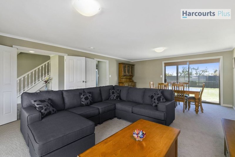 Photo - 15 Kanowna Street, Hallett Cove SA 5158 - Image 4