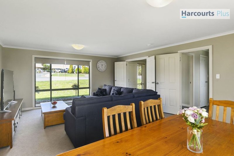 Photo - 15 Kanowna Street, Hallett Cove SA 5158 - Image 6