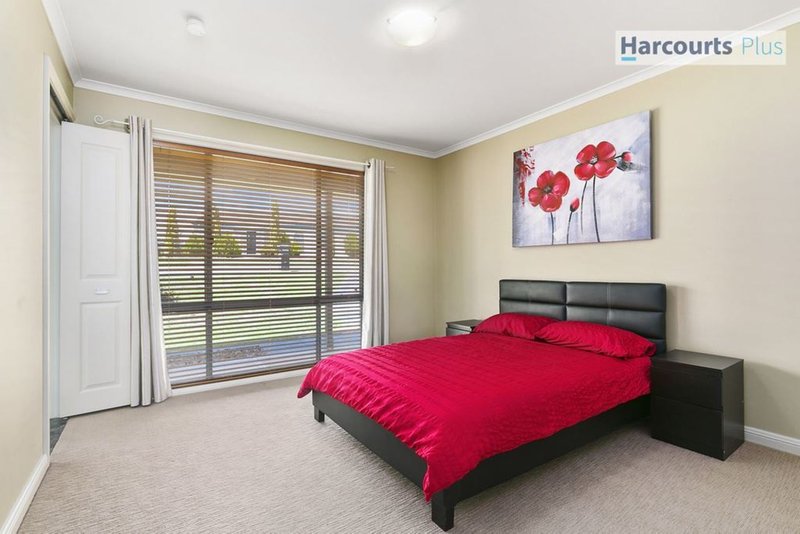 Photo - 15 Kanowna Street, Hallett Cove SA 5158 - Image 10