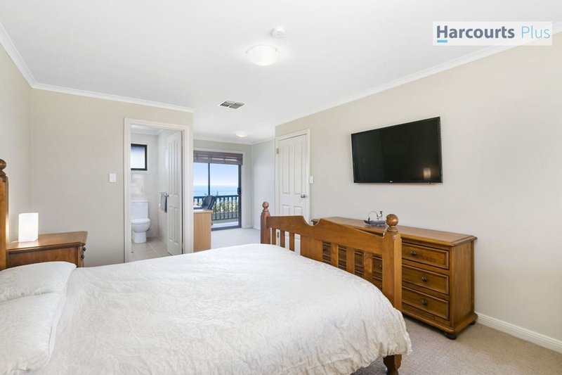 Photo - 15 Kanowna Street, Hallett Cove SA 5158 - Image 13