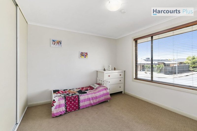 Photo - 15 Kanowna Street, Hallett Cove SA 5158 - Image 16