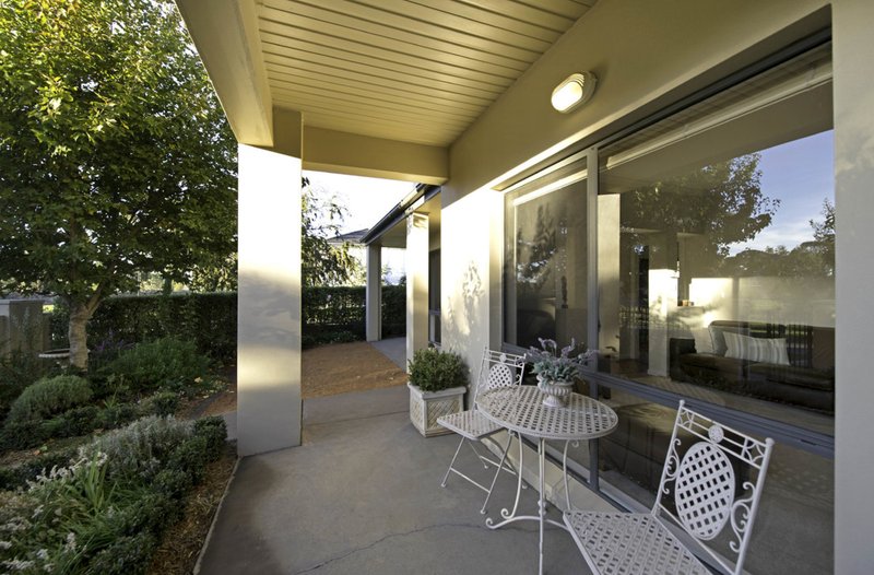 Photo - 15 Katoomba Street, Harrison ACT 2914 - Image 2