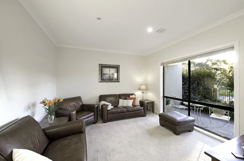 Photo - 15 Katoomba Street, Harrison ACT 2914 - Image 3