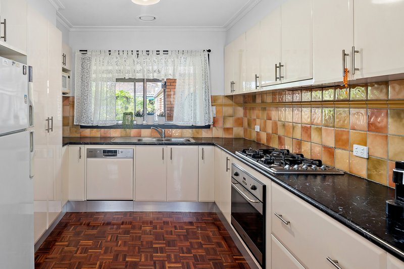 Photo - 15 Kefford Avenue, Lalor VIC 3075 - Image 5