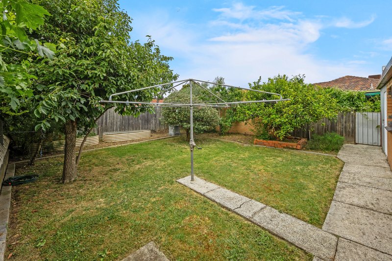 Photo - 15 Kefford Avenue, Lalor VIC 3075 - Image 14