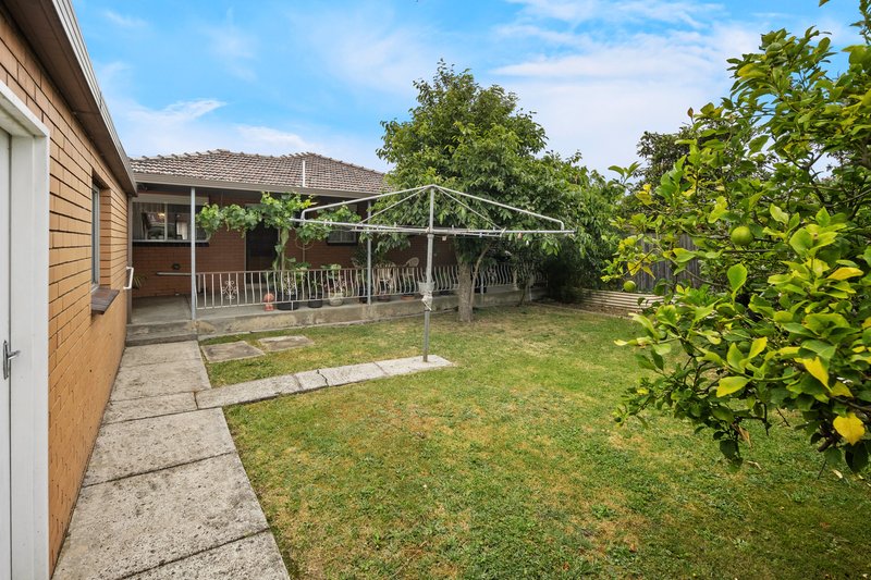 Photo - 15 Kefford Avenue, Lalor VIC 3075 - Image 15