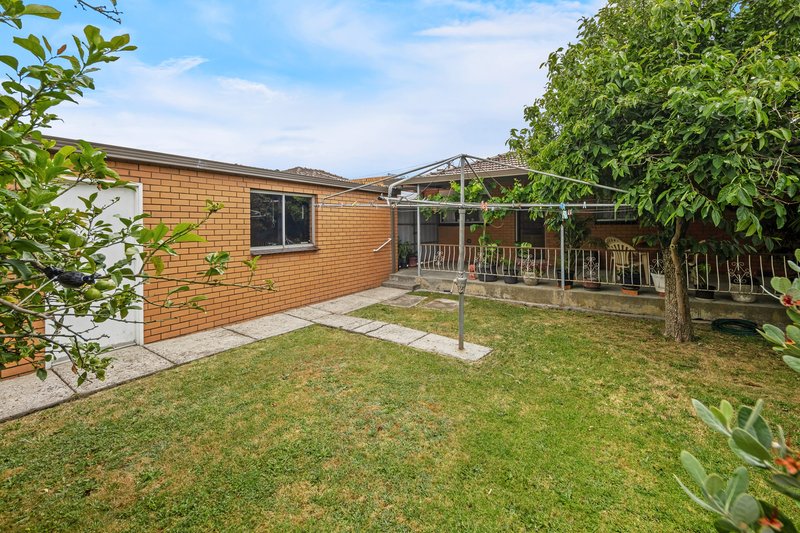 Photo - 15 Kefford Avenue, Lalor VIC 3075 - Image 16