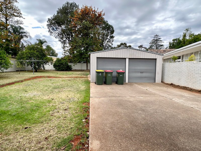 Photo - 15 Kelly Avenue, Griffith NSW 2680 - Image 8