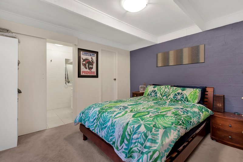 Photo - 15 Kelvin Grove, Werribee VIC 3030 - Image 2