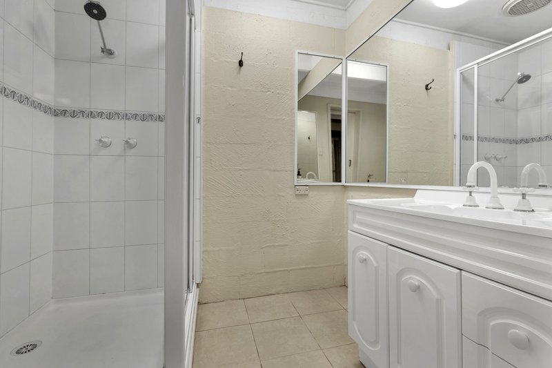 Photo - 15 Kelvin Grove, Werribee VIC 3030 - Image 3