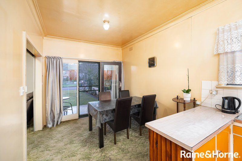 Photo - 15 Kennedy Avenue, Kooringal NSW 2650 - Image 4