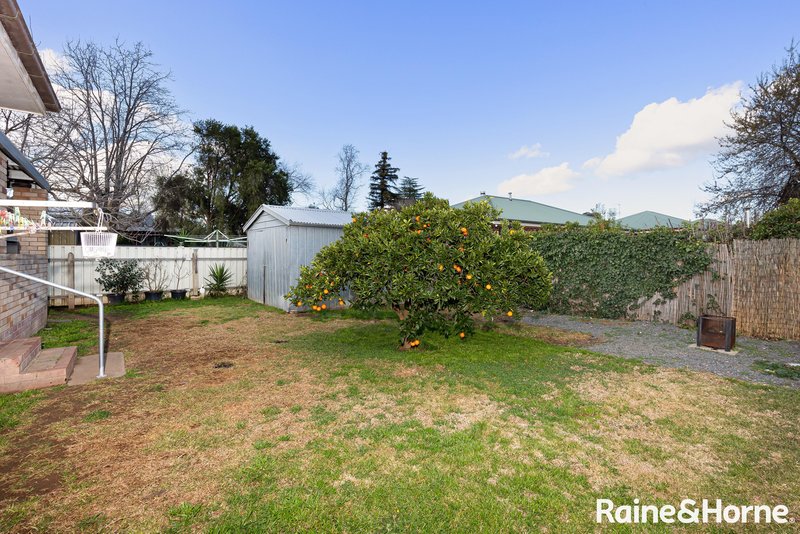 Photo - 15 Kennedy Avenue, Kooringal NSW 2650 - Image 11