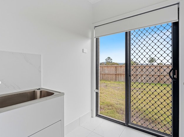 Photo - 15 Kensington Circuit, Yarrabilba QLD 4207 - Image 12