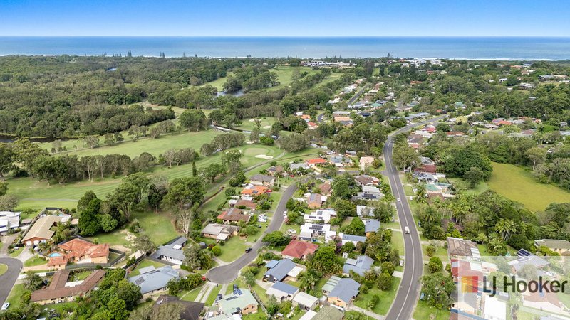 Photo - 15 Kiah Close, Ocean Shores NSW 2483 - Image 10