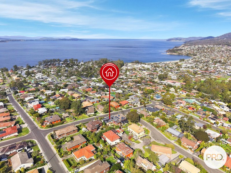 Photo - 15 Kiama Place, Blackmans Bay TAS 7052 - Image 3