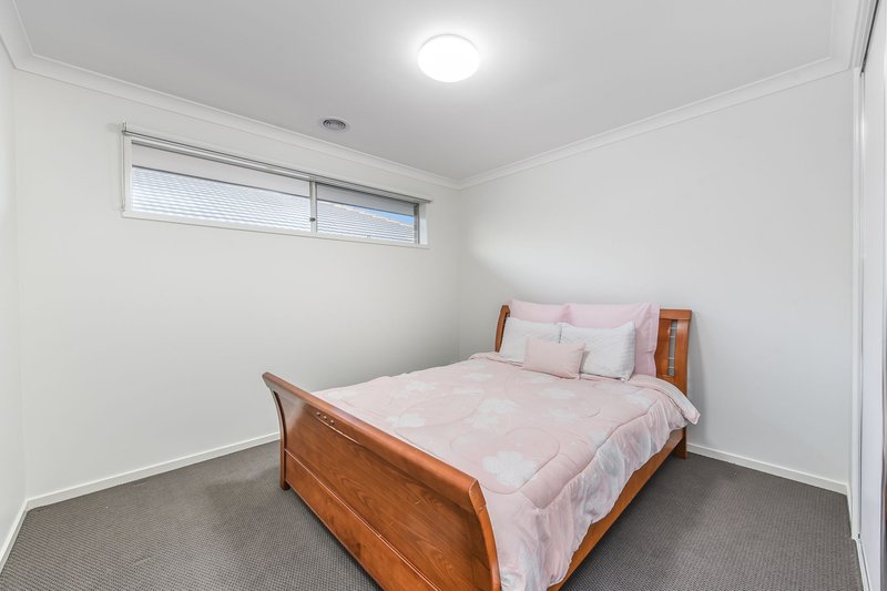 Photo - 15 Kingscote Drive, Keysborough VIC 3173 - Image 14