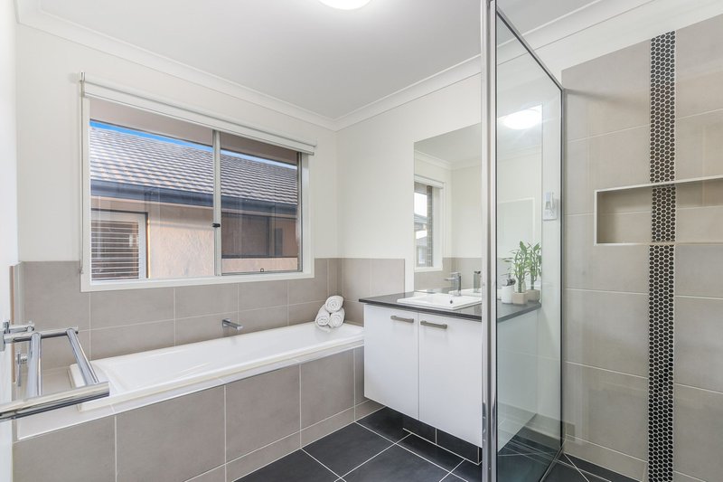 Photo - 15 Kingscote Drive, Keysborough VIC 3173 - Image 16