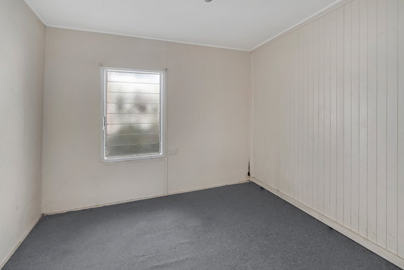 Photo - 15 Kingsford Street, Mooroobool QLD 4870 - Image 12