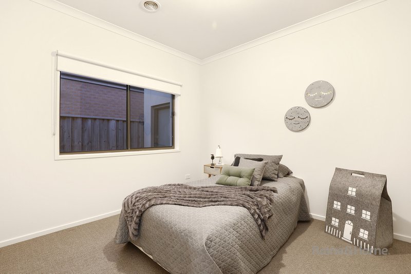 Photo - 15 Kirkwood Avenue, Epping VIC 3076 - Image 7