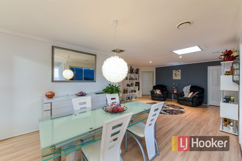 Photo - 15 Kirkwood Crescent, Hampton Park VIC 3976 - Image 3