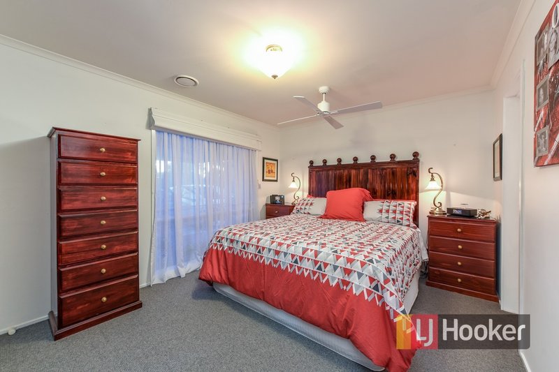 Photo - 15 Kirkwood Crescent, Hampton Park VIC 3976 - Image 7