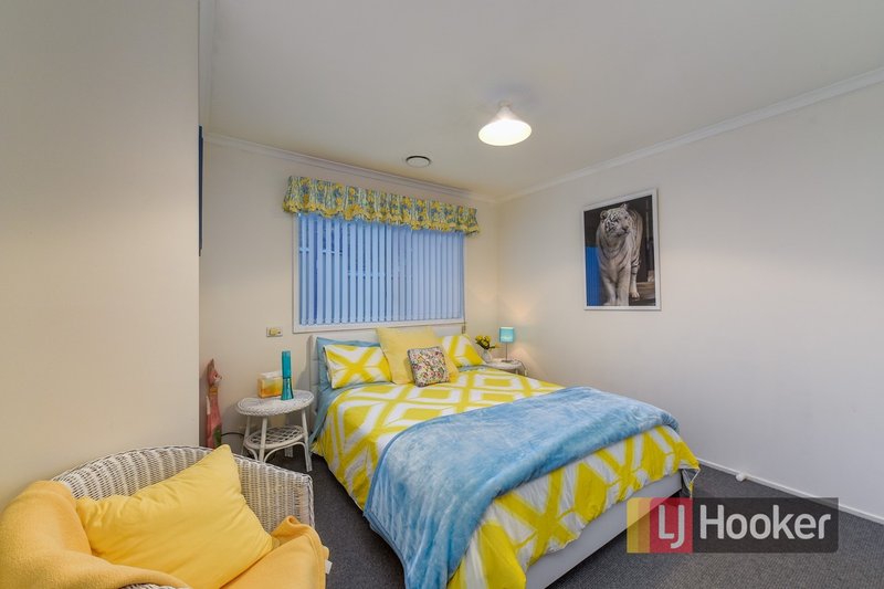 Photo - 15 Kirkwood Crescent, Hampton Park VIC 3976 - Image 8