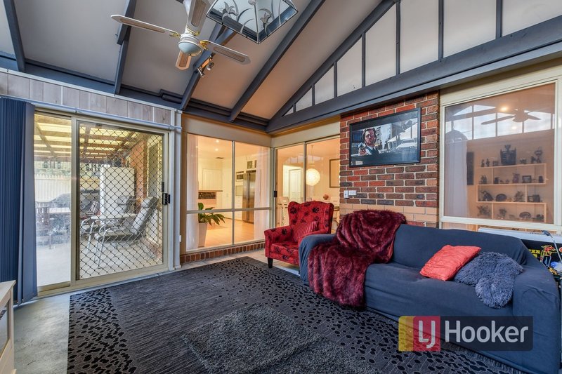 Photo - 15 Kirkwood Crescent, Hampton Park VIC 3976 - Image 10