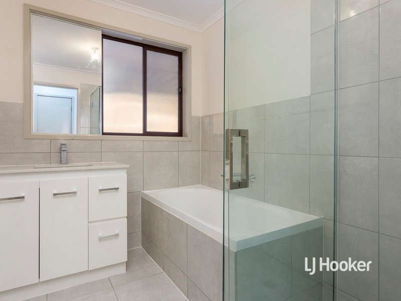 Photo - 15 Knightsbridge Avenue, Altona Meadows VIC 3028 - Image 8