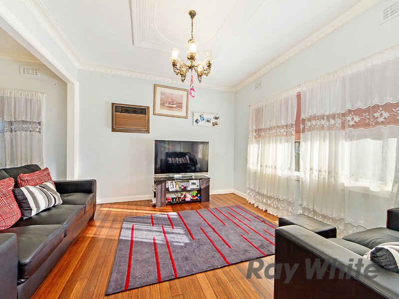 Photo - 15 Kodre Street, St Albans VIC 3021 - Image 2