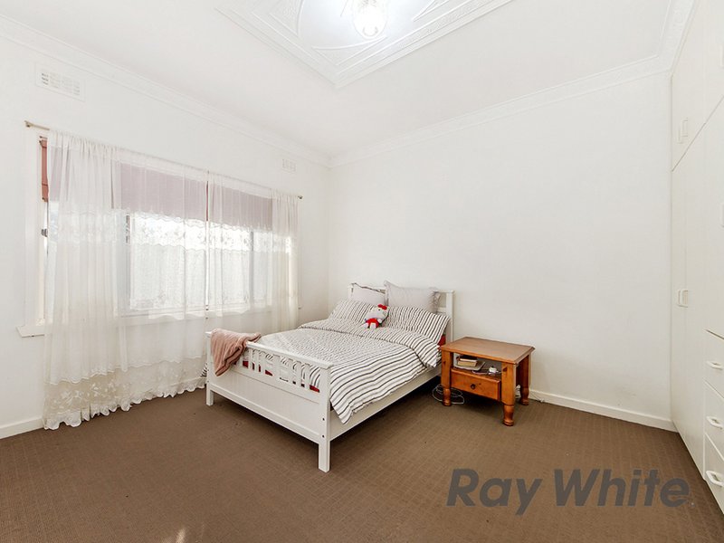 Photo - 15 Kodre Street, St Albans VIC 3021 - Image 5