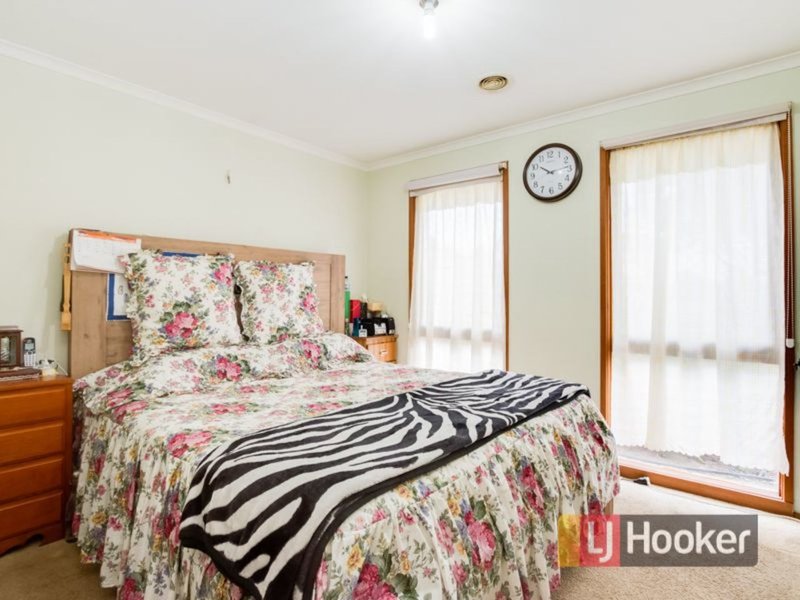 Photo - 1/5 Kooyong Close, Hampton Park VIC 3976 - Image 5