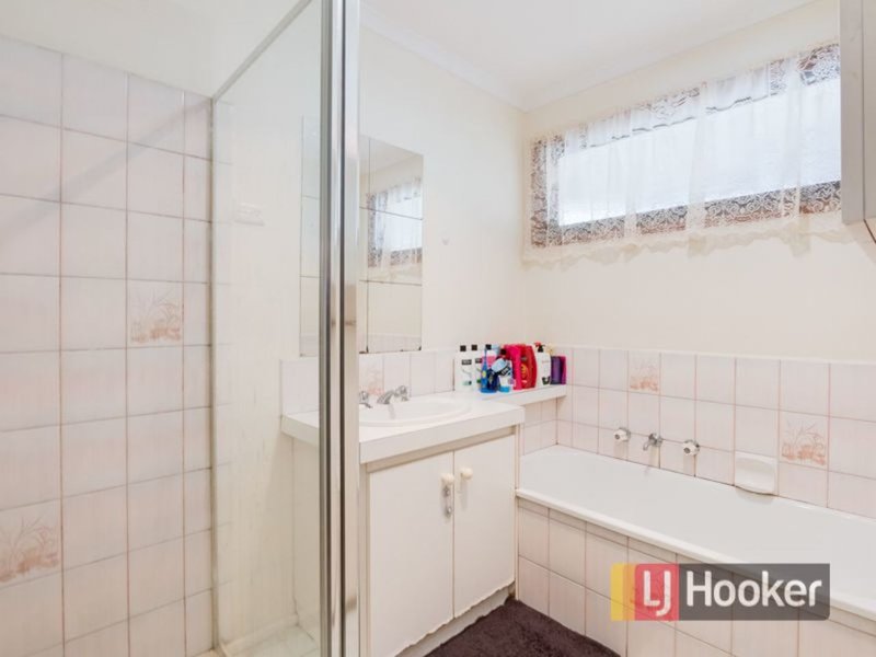 Photo - 1/5 Kooyong Close, Hampton Park VIC 3976 - Image 7