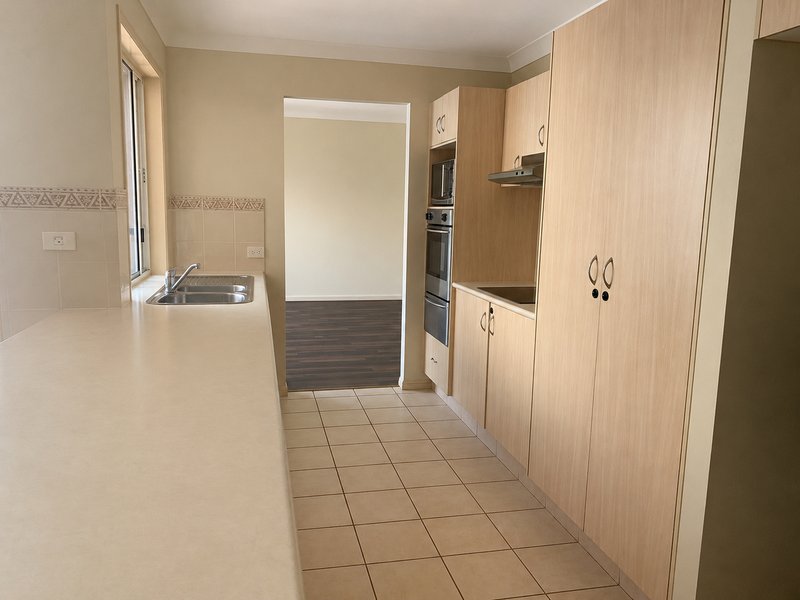 Photo - 15 Kosrae Street, Pacific Pines QLD 4211 - Image 2