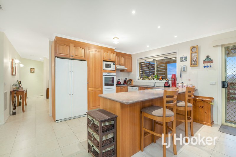 Photo - 15 Kristina Court, Pakenham VIC 3810 - Image 3