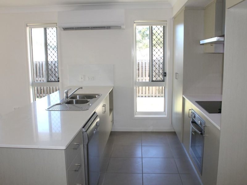 Photo - 15 Kurwongbah Street, Boyne Island QLD 4680 - Image 5