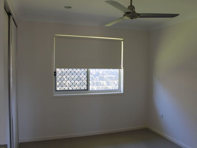 Photo - 15 Kurwongbah Street, Boyne Island QLD 4680 - Image 11