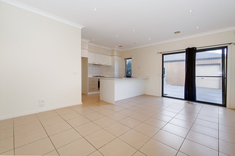 Photo - 15 Ladybird Crescent, Point Cook VIC 3030 - Image 3