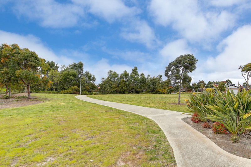 Photo - 15 Ladybird Crescent, Point Cook VIC 3030 - Image 14