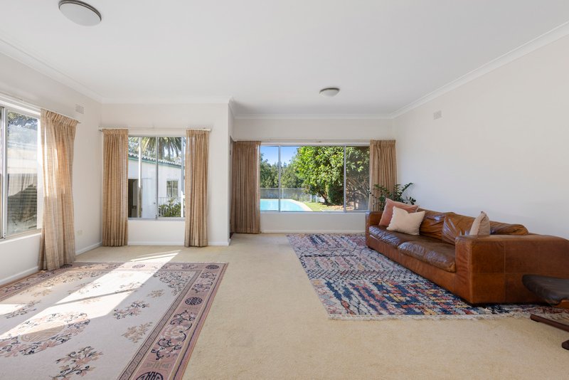 Photo - 15 Lakeside Crescent, North Manly NSW 2100 - Image 6