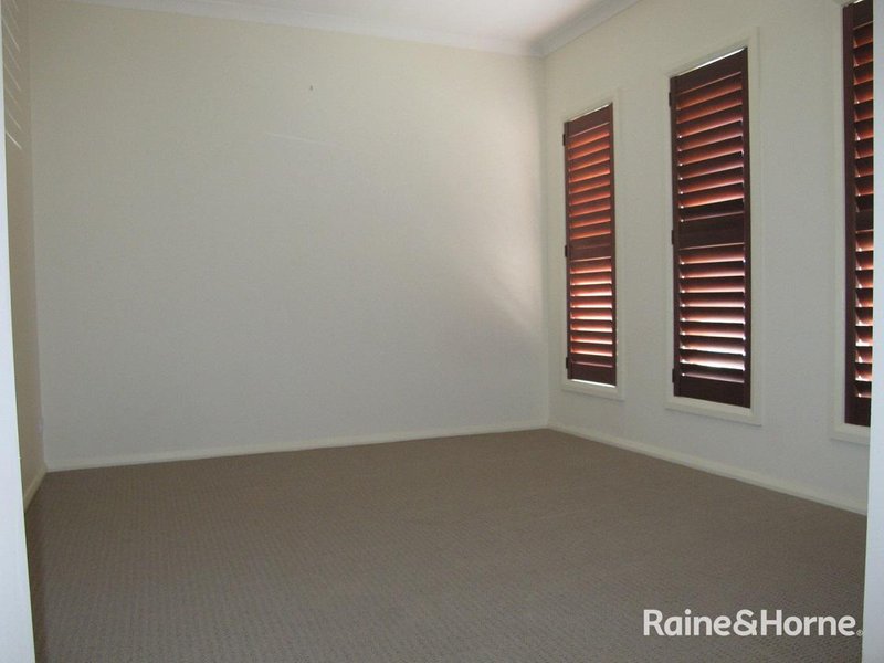 Photo - 15 Lambertia Loop, Caroline Springs VIC 3023 - Image 2