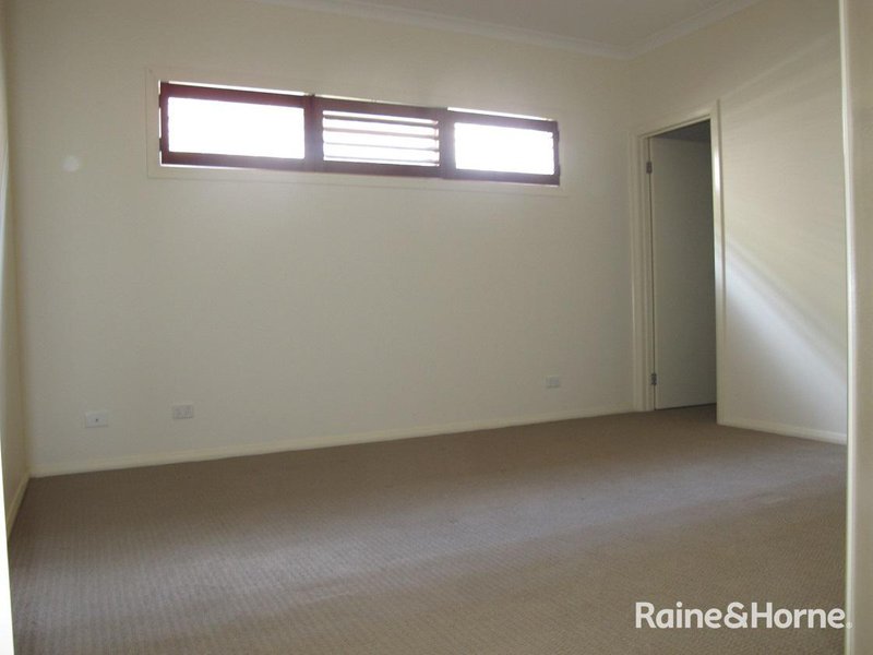 Photo - 15 Lambertia Loop, Caroline Springs VIC 3023 - Image 4