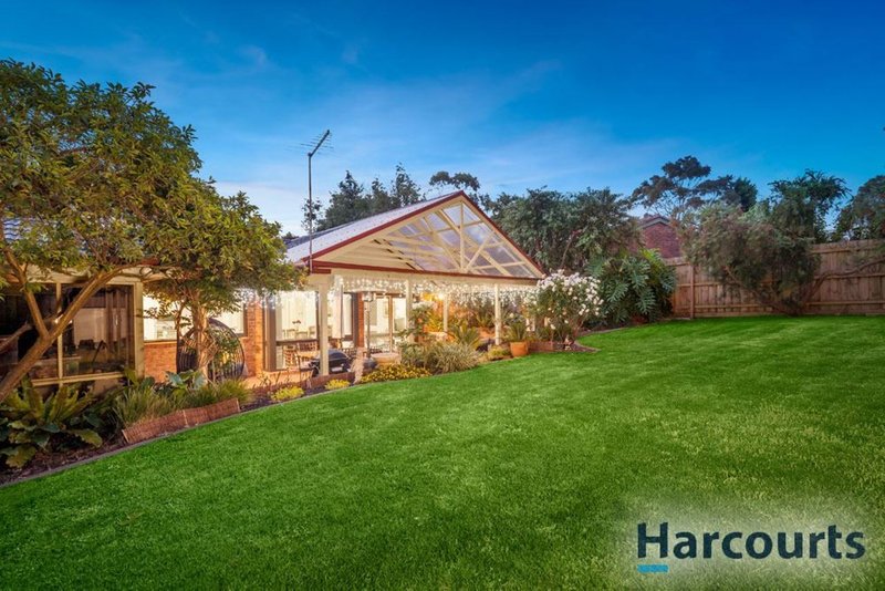 Photo - 15 Landsdale Crescent, Wantirna South VIC 3152 - Image 10