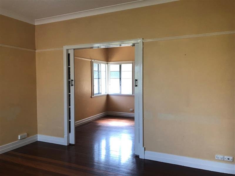 Photo - 15 Laura Street, Tarragindi QLD 4121 - Image 3