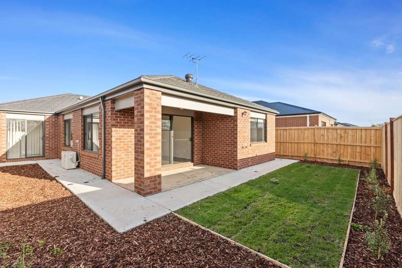 Photo - 15 Laurimar Grove, Wyndham Vale VIC 3024 - Image 7