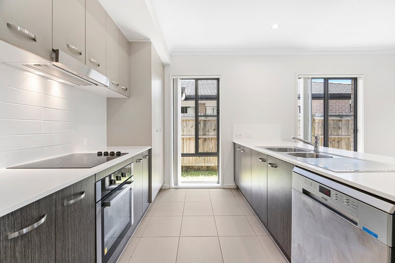 Photo - 15 Learning Street, Coomera QLD 4209 - Image 2