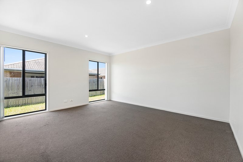 Photo - 15 Learning Street, Coomera QLD 4209 - Image 6